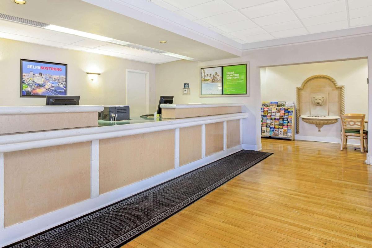 La Quinta Inn by Wyndham El Paso Cielo Vista - Housity