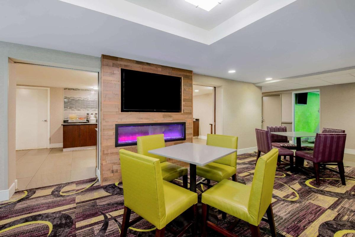 La Quinta by Wyndham Baltimore BWI Airport - Housity
