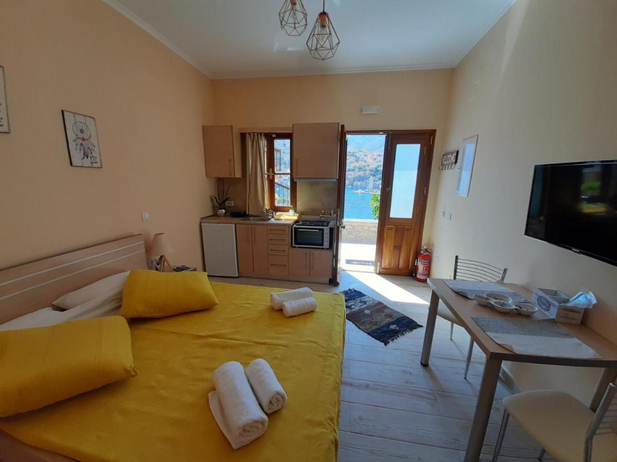 Kleanthi and Kostas Studios - Housity