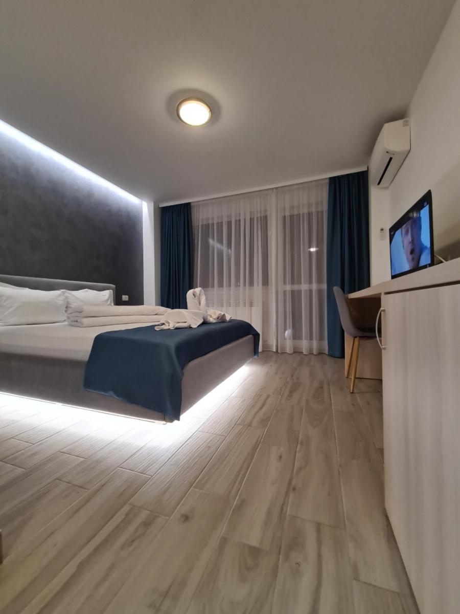 Turquoise Boutique - Housity