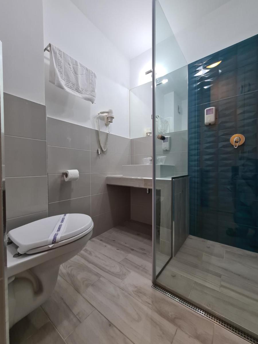Turquoise Boutique - Housity