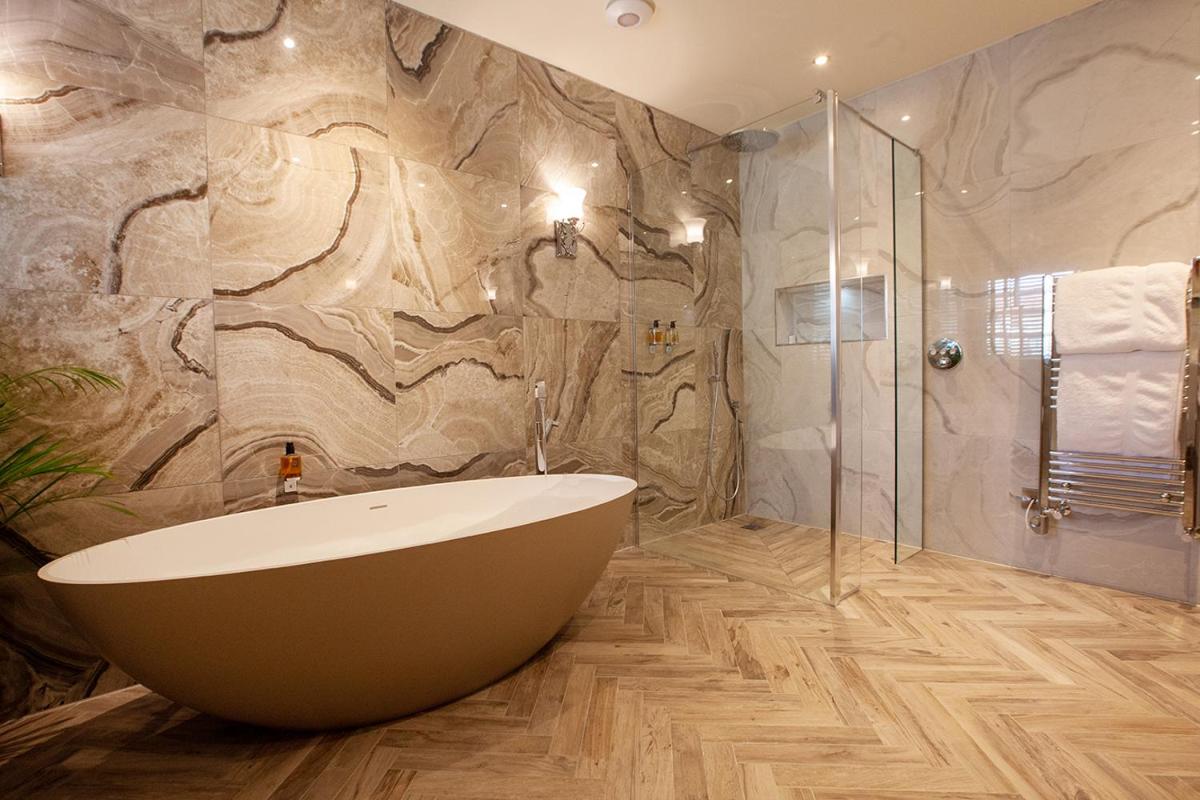 The Fox and Hounds Country Inn - Housity