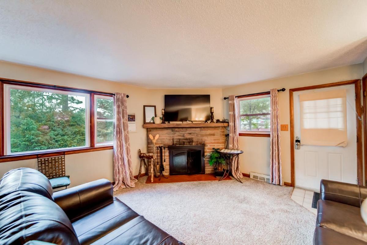 Cascade Mountain Stream - Housity