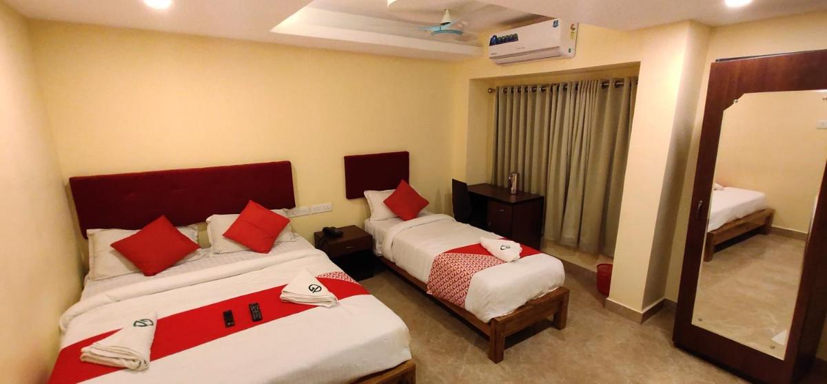 Hotel Green Plaza - Housity