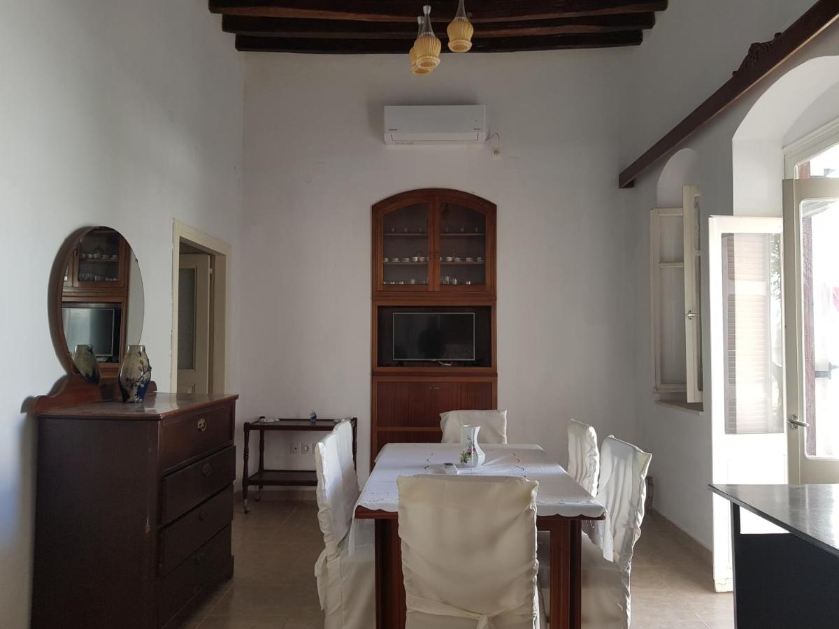 Artemonahi Traditional Cosy House - Housity