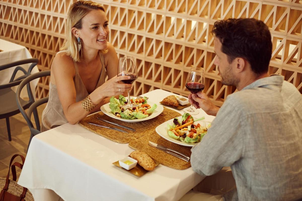 Comida en o cerca de este hotel