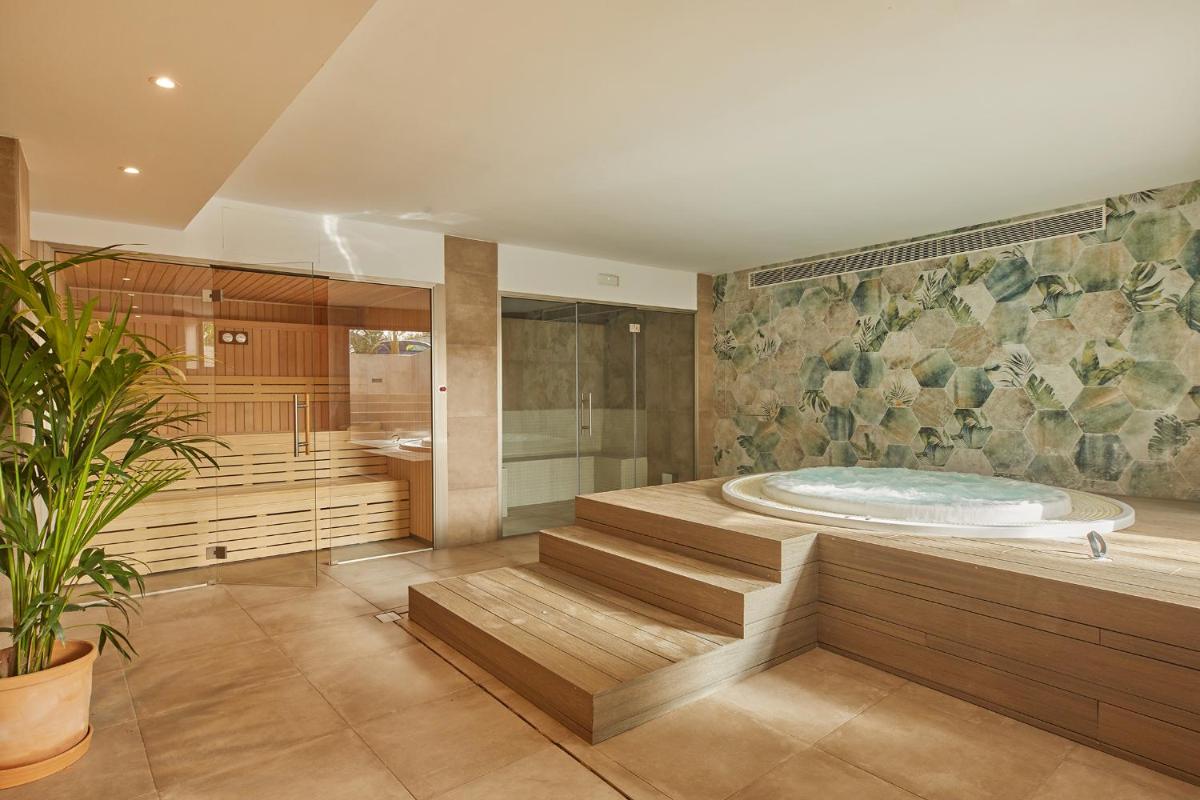 Un baño de Sofia Alcudia Beach