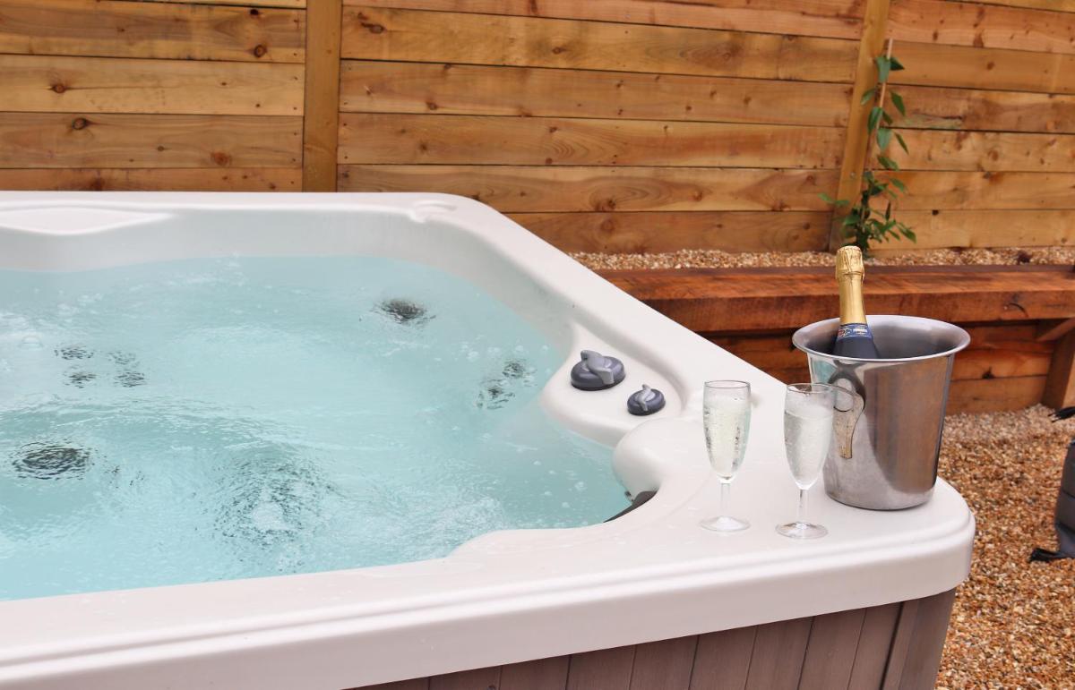 Pullman Cottage - The Culm Valley Inn - Housity