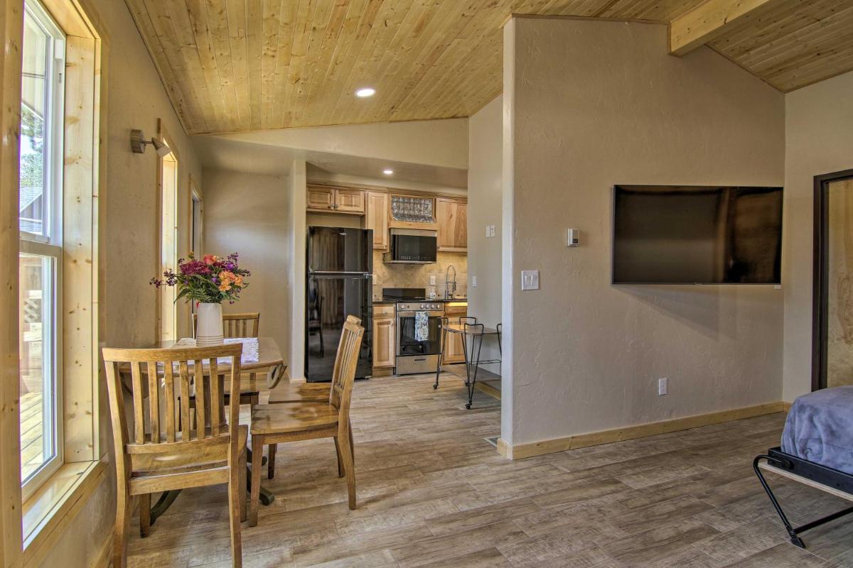 Mountain Cabin, Walk to DiningandMemorial Park! - Housity