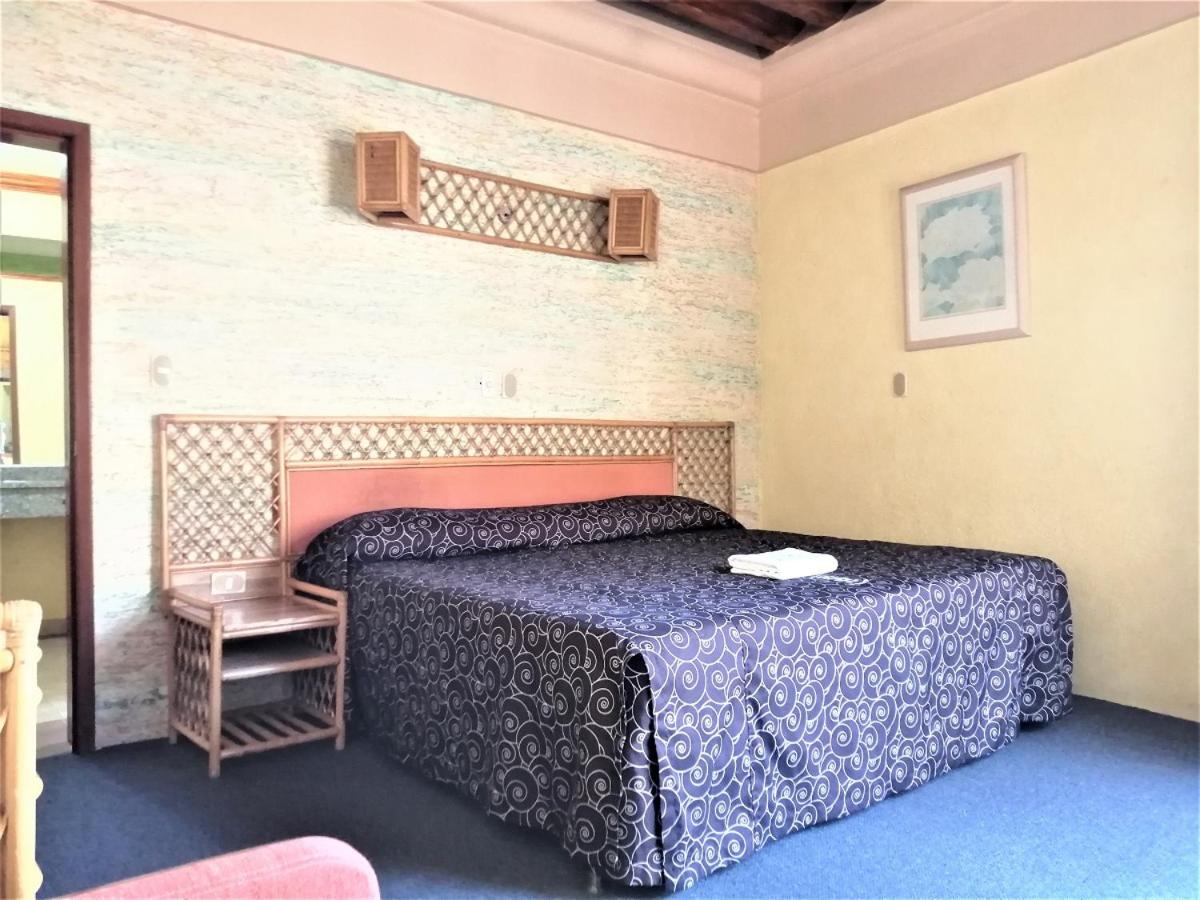 Hotel Salmones - Housity