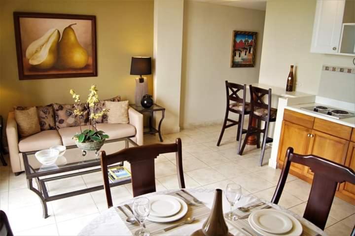 Los Altos Apartments & Studios - Housity