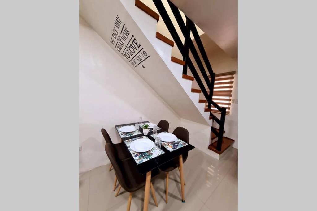 Cozy Space Near SM with Netflix and Fiber WiFi - Housity