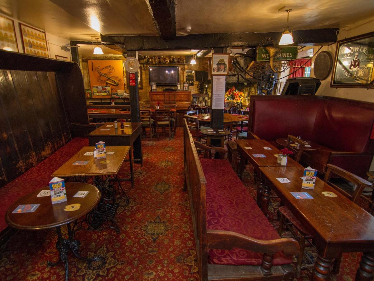 Crown and Trumpet Inn - Housity