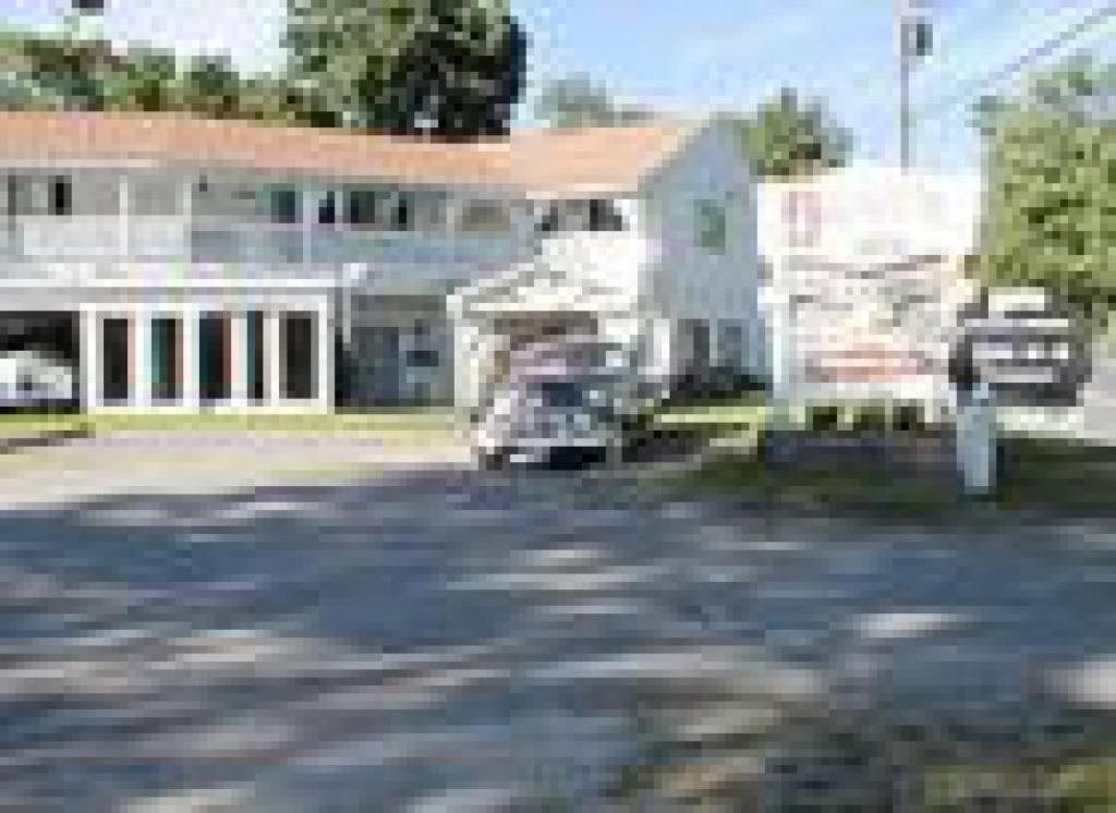 Jenny's Country Manor - Housity