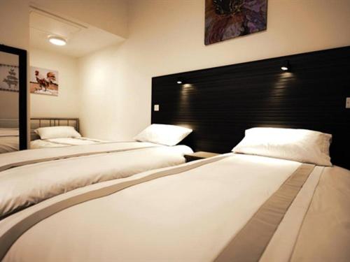 THE COACHING BARNS - Housity