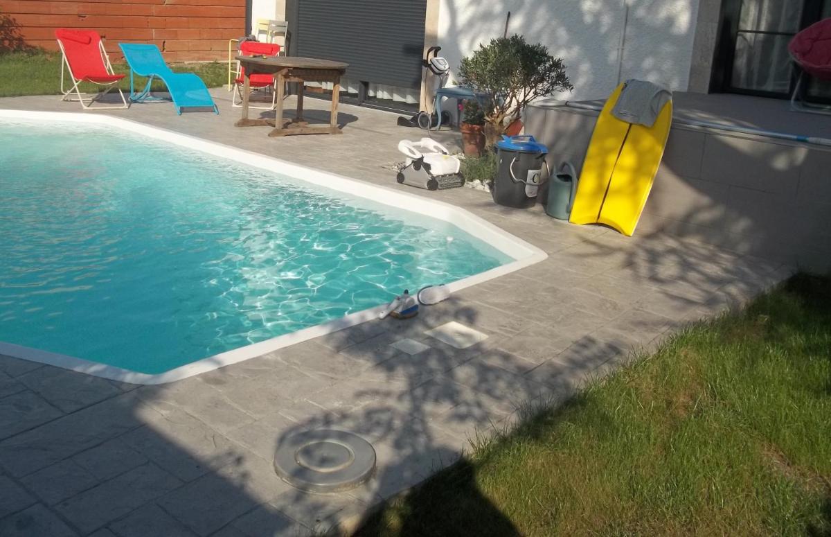 CUGNAUX Toulouse Metropole OUEST Chambre Privée de Luxe - SDB WC privée Terrasse Piscine Aqua Bike - Hizvo