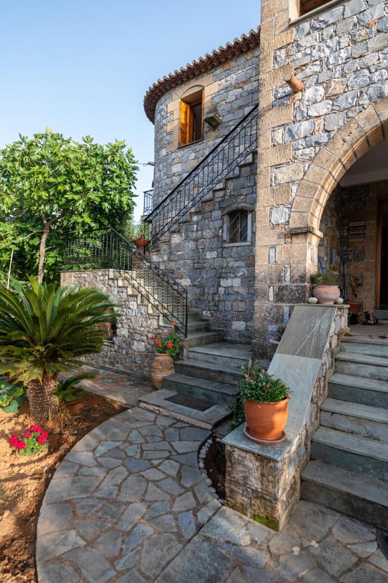 Alex Stone house - Housity