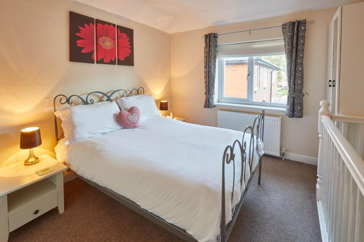 Host & Stay - The Limes - Housity