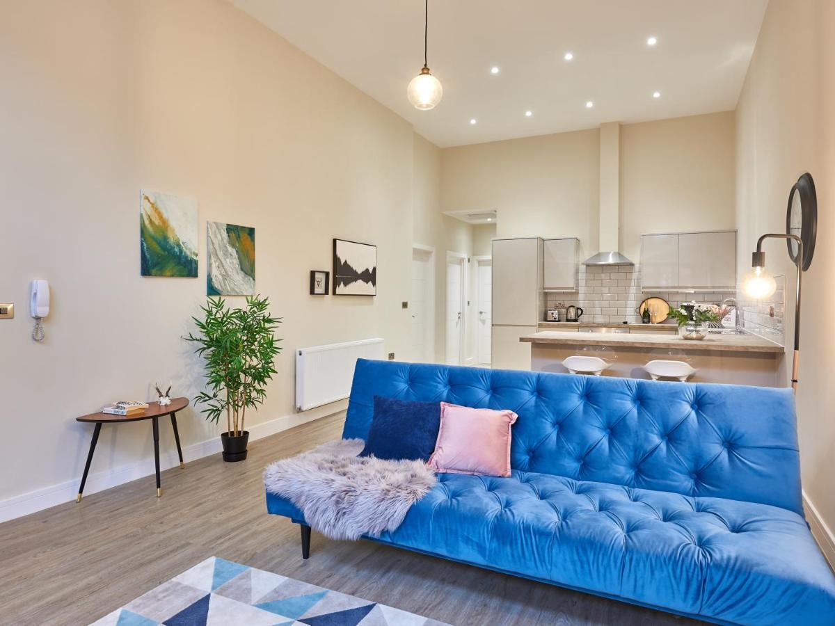 Two Bedroom Apartment by JLJ Apartments & Serviced Accommodation Birmingham - Mantella Lofts - Housity