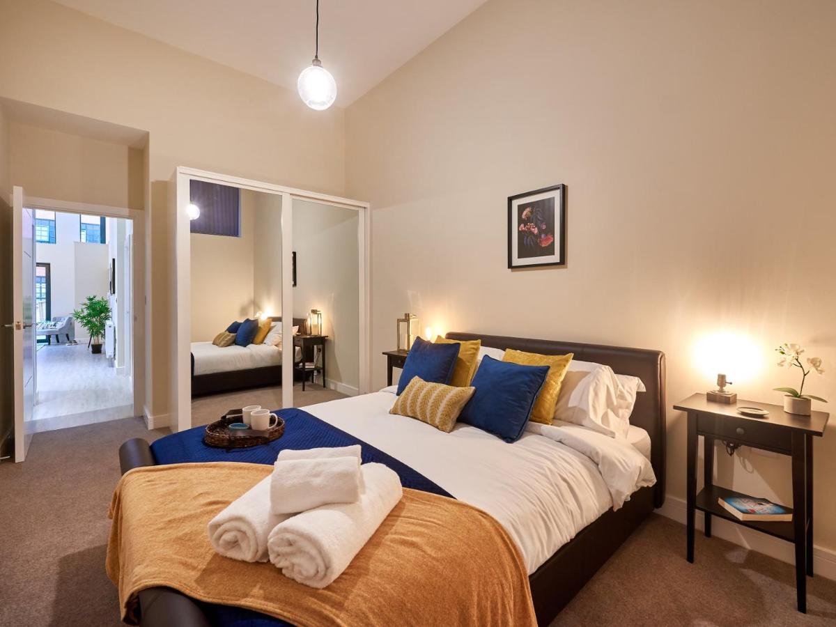 Two Bedroom Apartment by JLJ Apartments & Serviced Accommodation Birmingham - Mantella Lofts - Housity