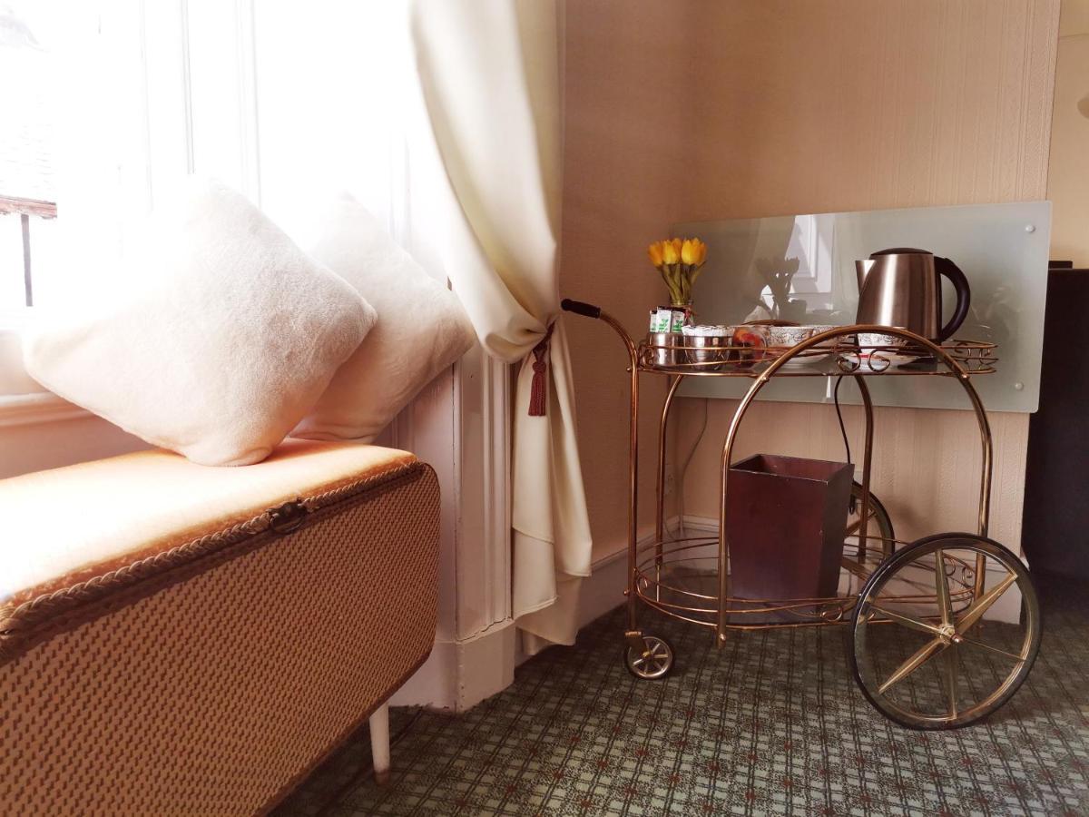 Victoria Hotel - Housity