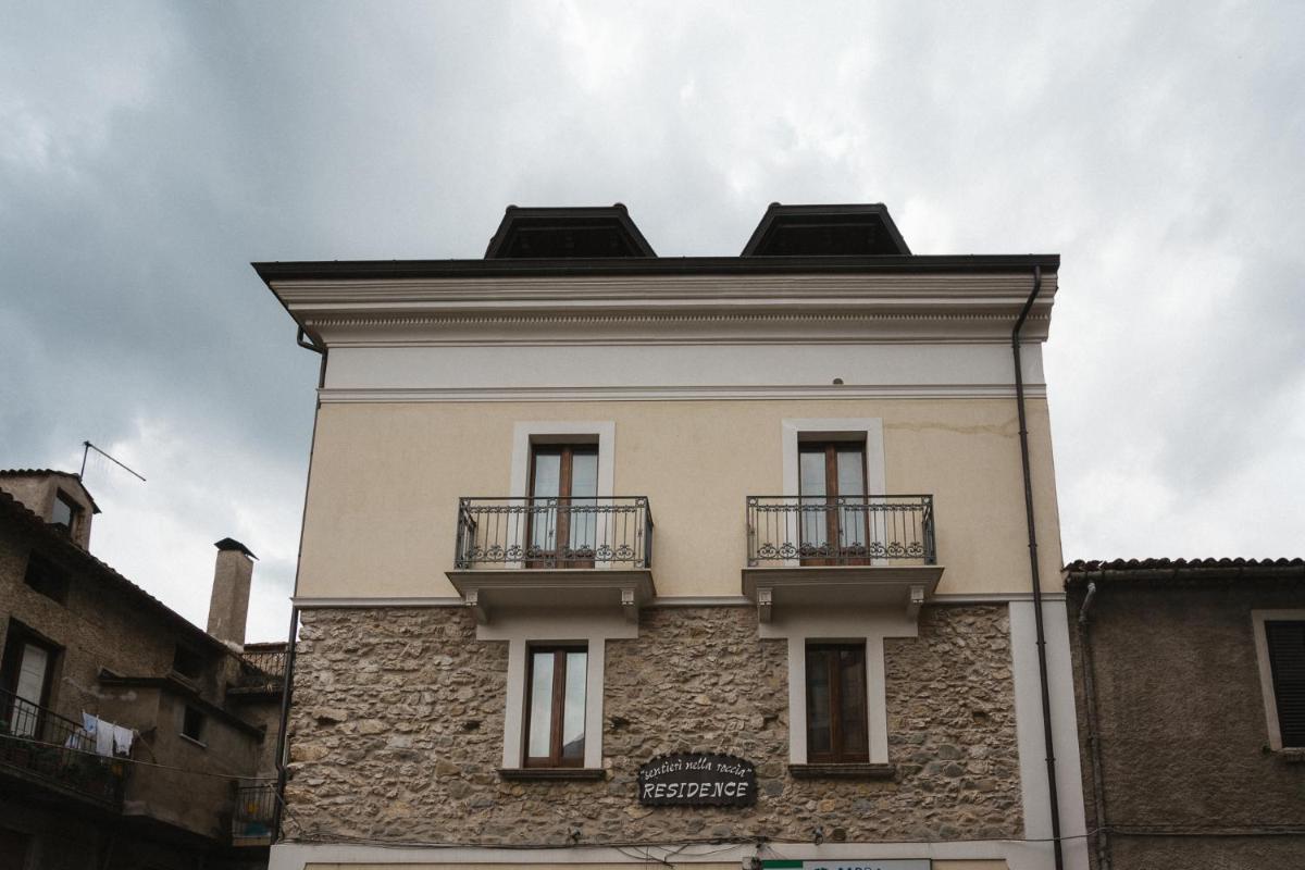 APPARTAMENTI IN RESIDENCE SENTIERI NELLA ROCCIA - Housity