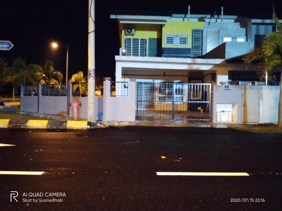 Sri Manik Guest House Tanjung Karang - Housity