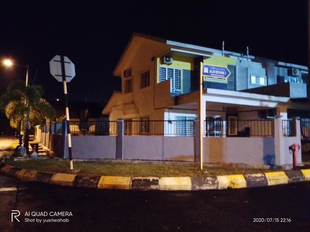 Sri Manik Guest House Tanjung Karang - Housity