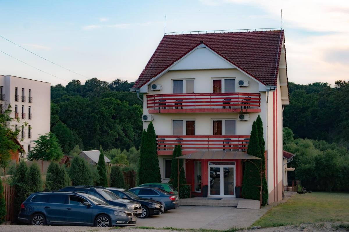 Pensiunea Maris - Housity