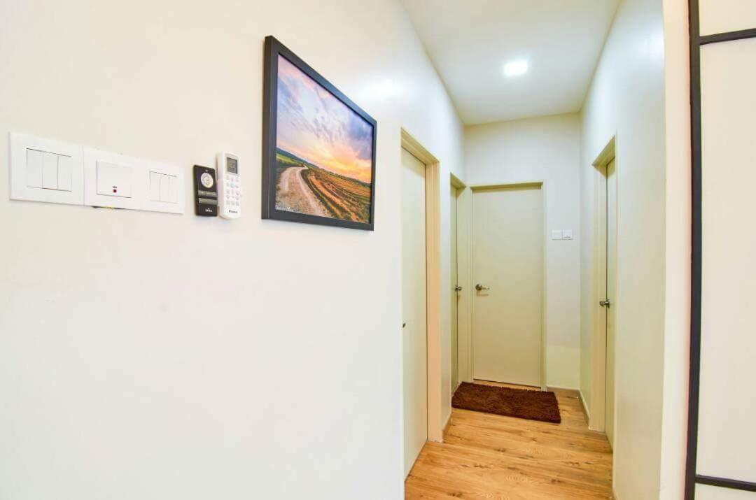 Sekinchan PaddyView Homestay 高楼 看稻田 阳台民宿 - Housity