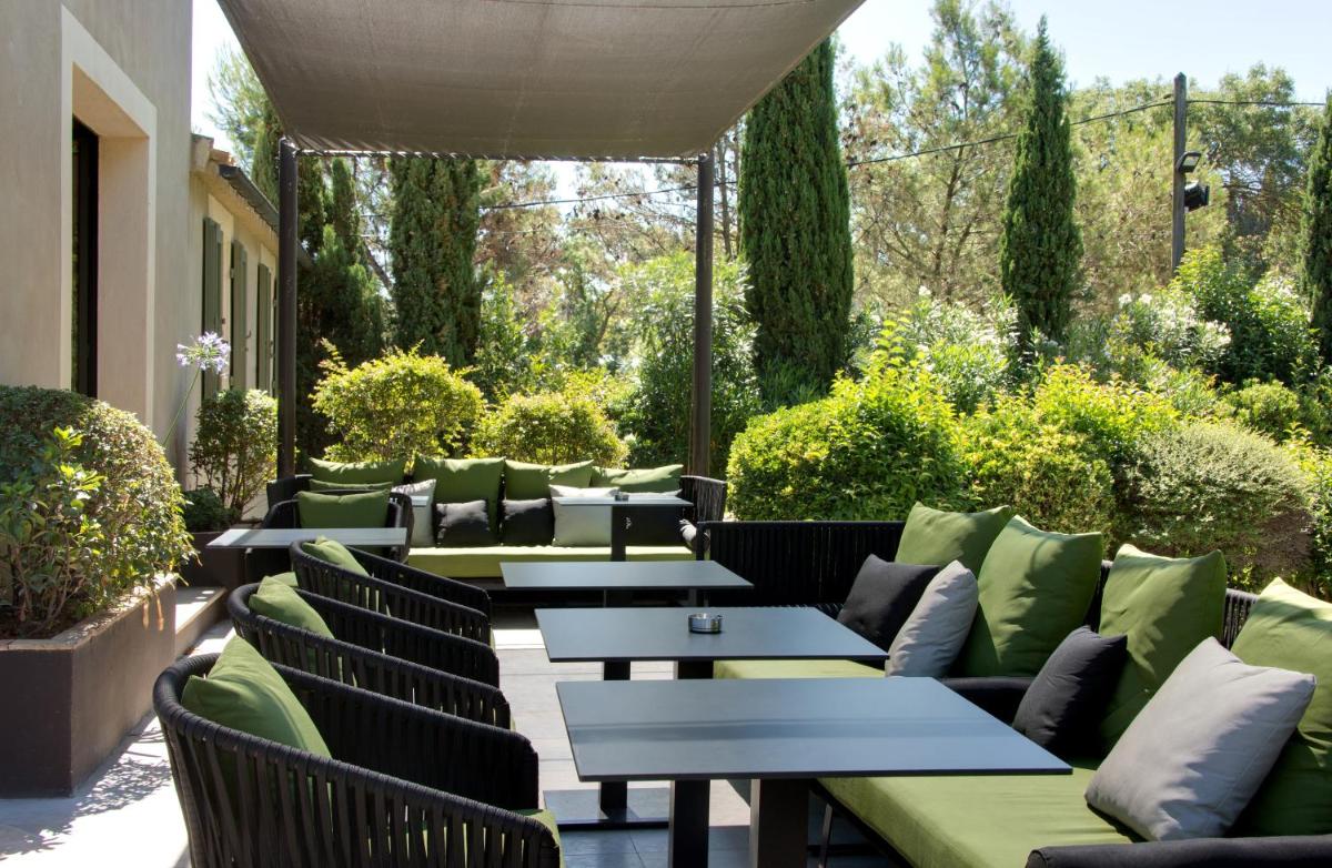 Coin salon dans l'établissement Hôtel Montmorency & Spa