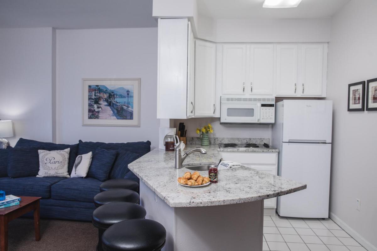 The Cove of Lake Geneva - Housity