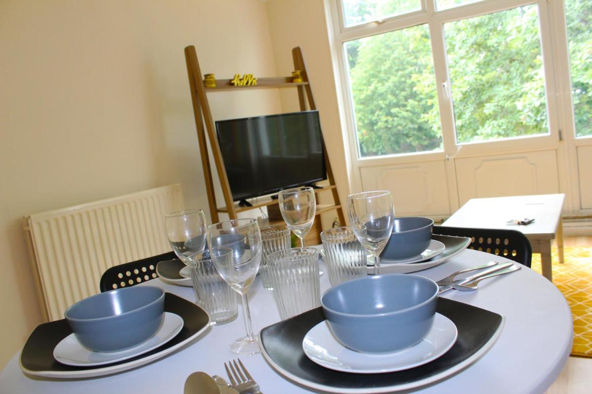 Luke stays - Cheveley Park - Housity