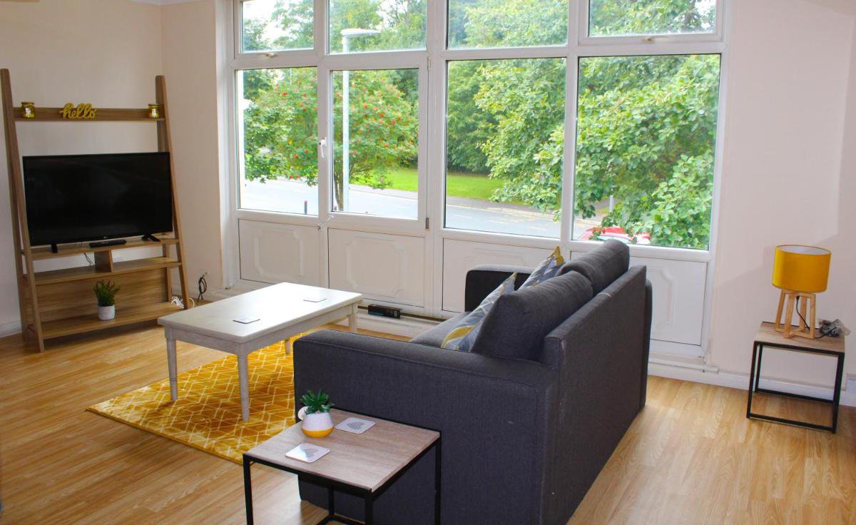 Luke stays - Cheveley Park - Housity