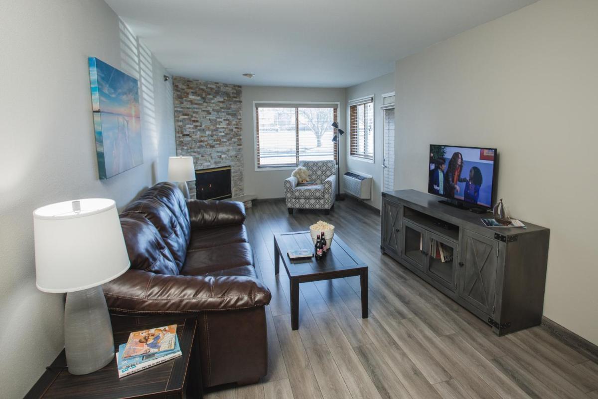 The Cove of Lake Geneva - Housity