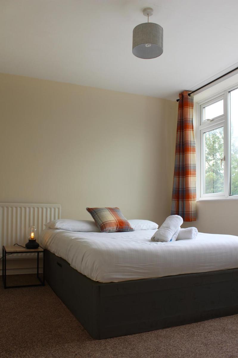 Luke stays - Cheveley Park - Housity
