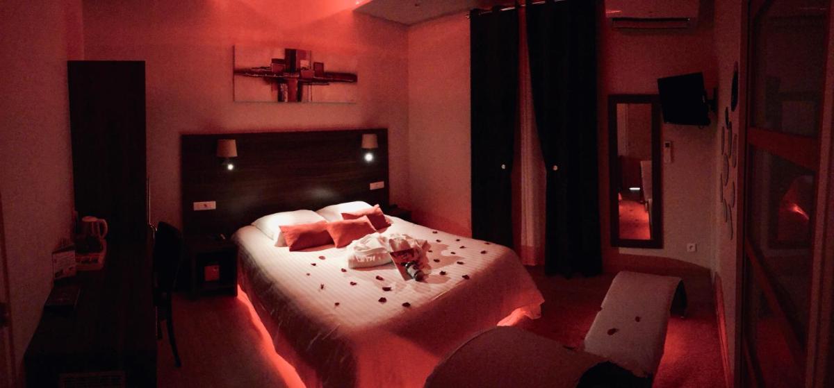 Un ou plusieurs lits dans un hébergement de l'établissement Hôtel Le Belvedere