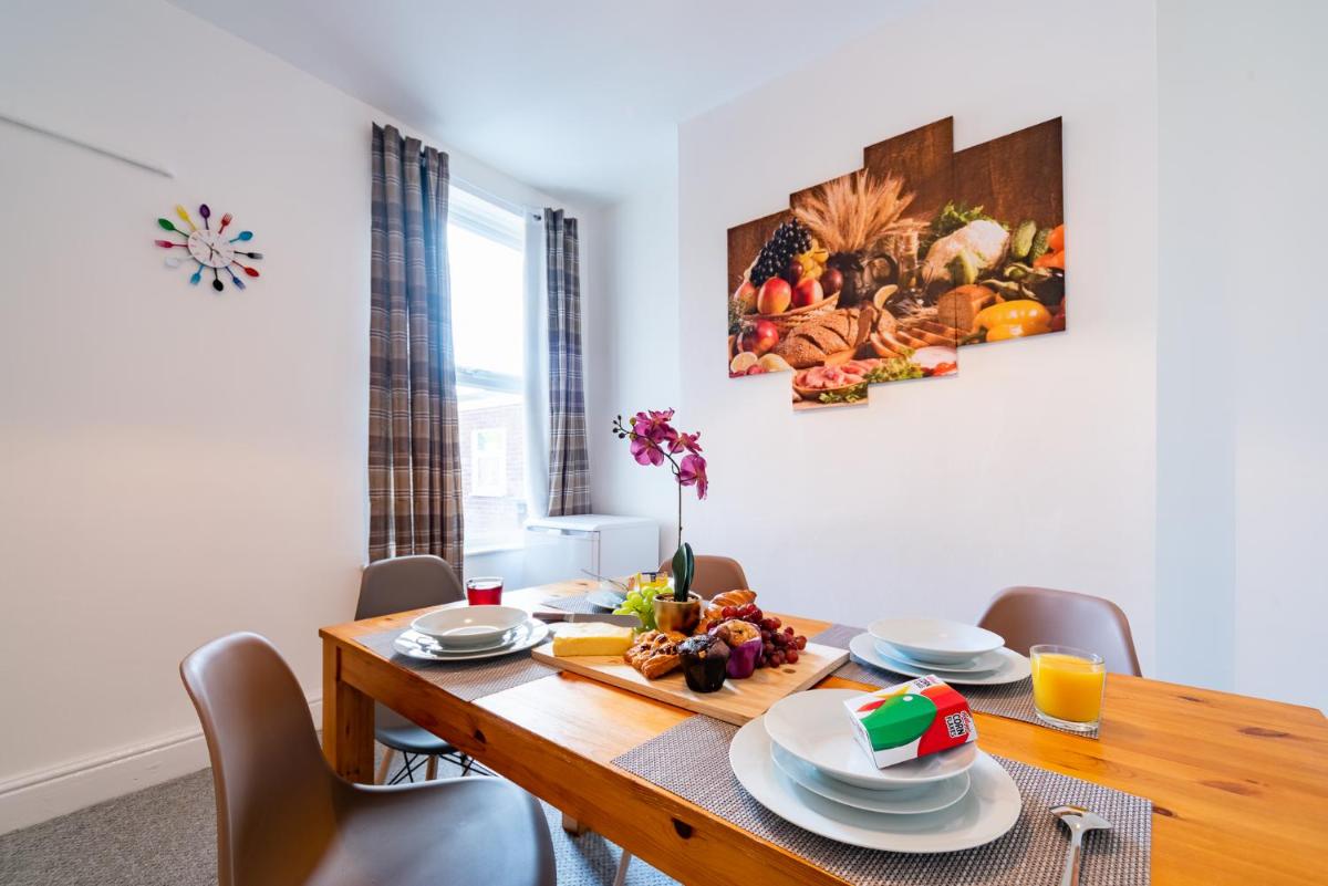 3 Bedroom Ohemaa - Garden-Close to Hull City Centre & Hull Uni & Clough Rd - Housity