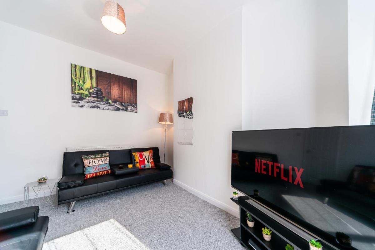 3 Bedroom Ohemaa - Garden-Close to Hull City Centre & Hull Uni & Clough Rd - Housity