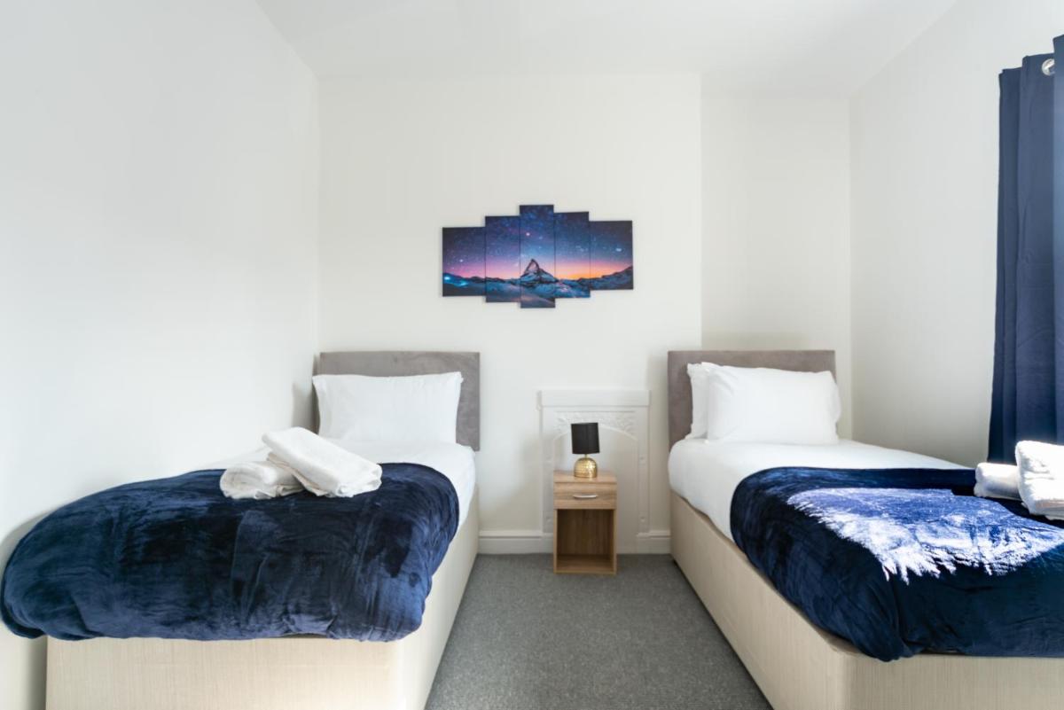 3 Bedroom Ohemaa - Garden-Close to Hull City Centre & Hull Uni & Clough Rd - Housity
