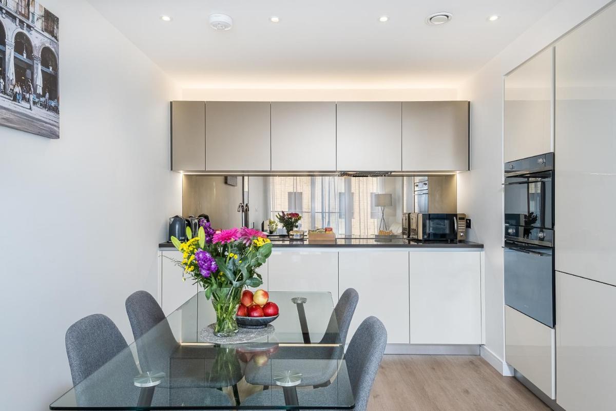 Silver Apartment Kew Bridge London - Housity