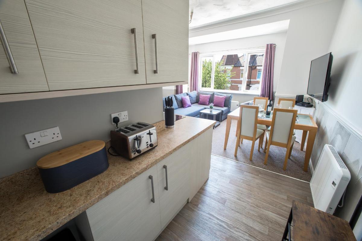 Sea Road Apartments - Housity