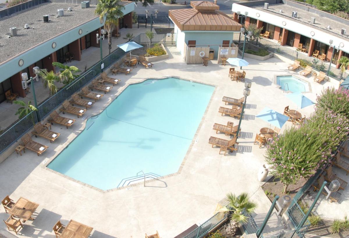 Wyndham Garden Hotel Austin - Housity