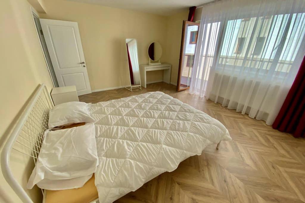 Cozy Modern One Bedroom - Housity