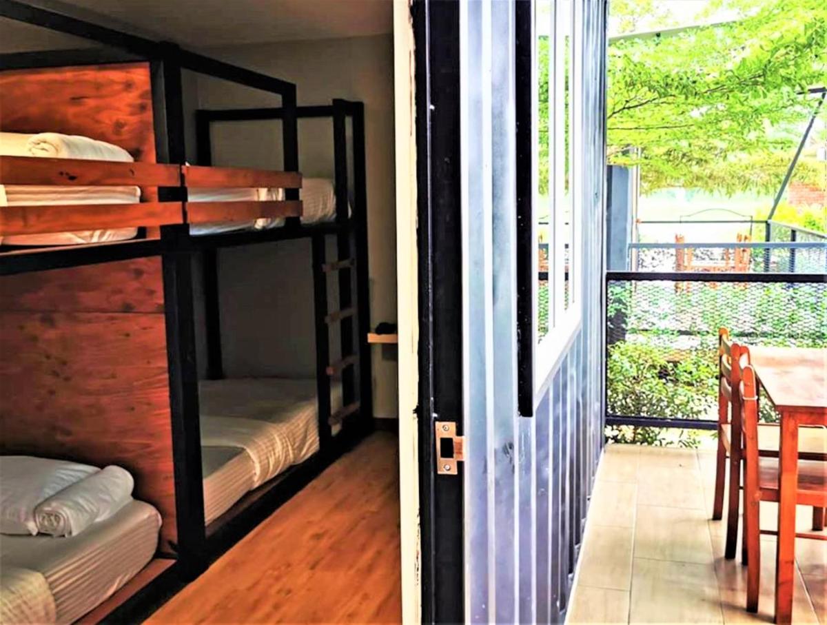 Petak Padin Cottage by The Pool - Housity