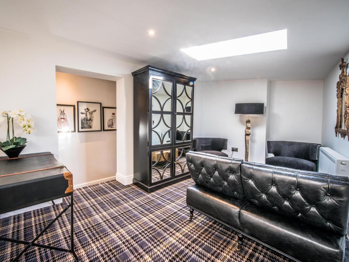 The Royal Standard - Housity