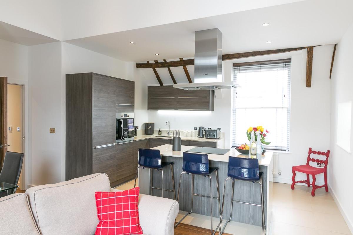 Riverside Apartments of Stamford - Housity