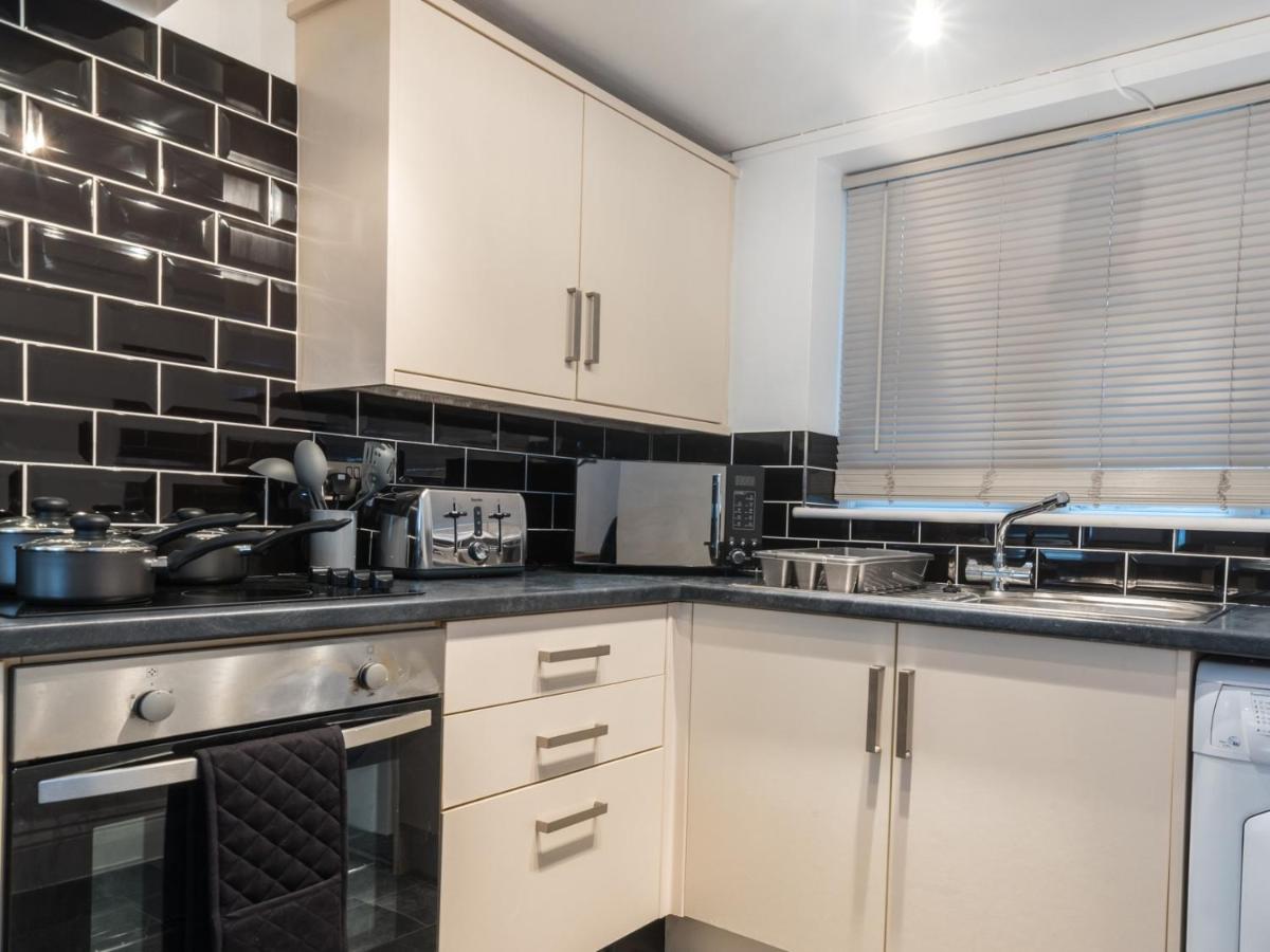 Southernhay Basement Apartment - Housity