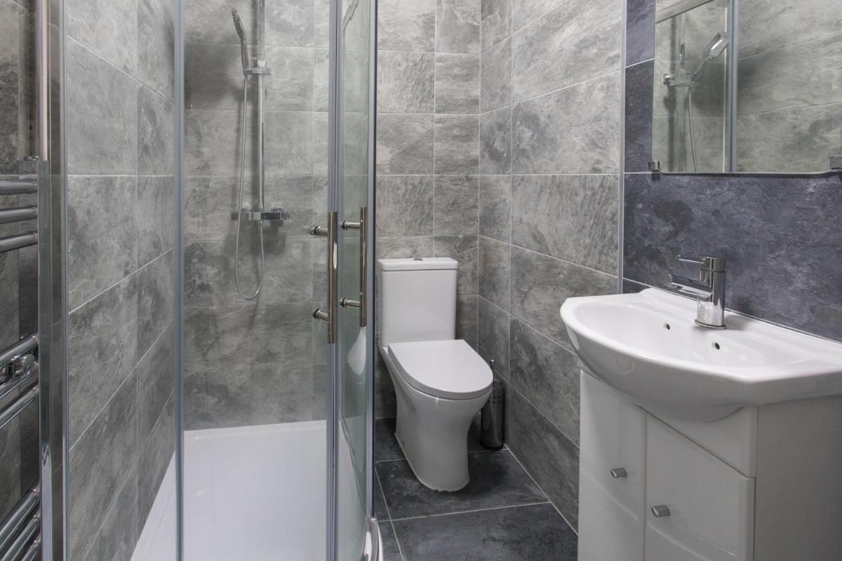 High Bank Hotel - Housity