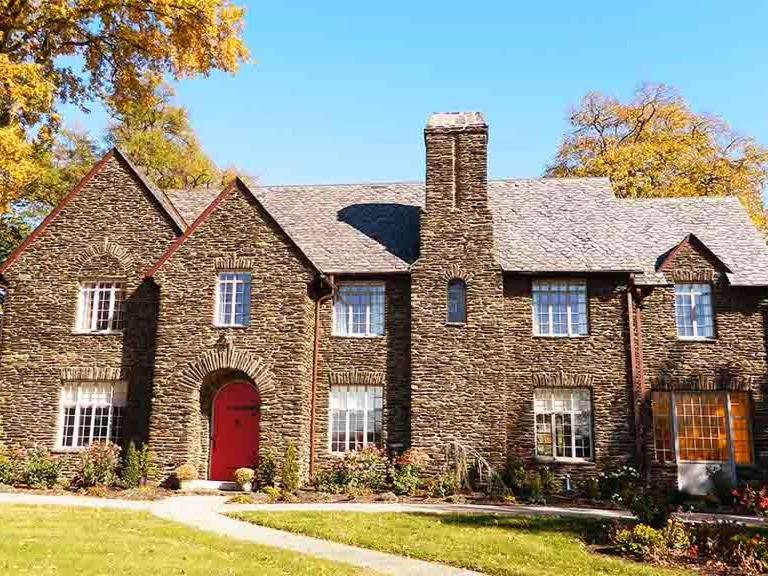 The Manor on Front - Housity